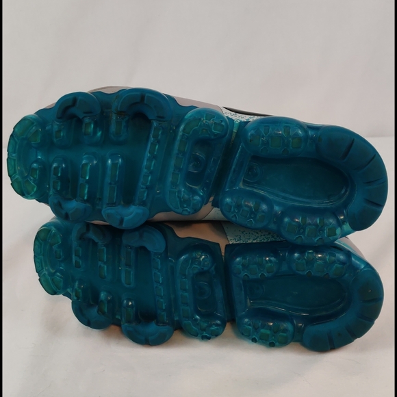 Nike Airvapormax Shoes - Picture 6 of 8